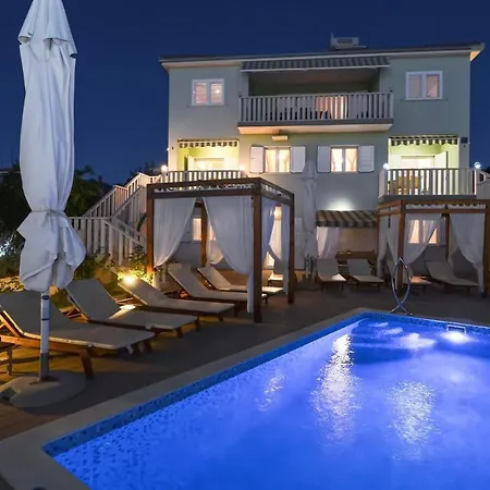 Apartments Santo Trogir - Okrug Gornji Exterior photo