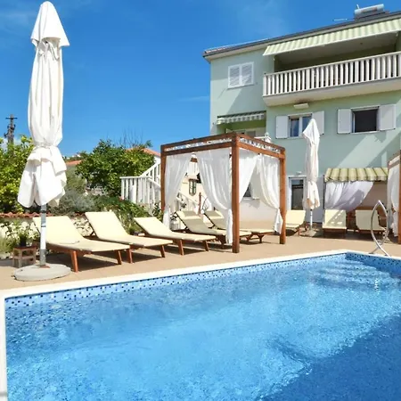 Apartments Santo Trogir - Okrug Gornji Exterior photo