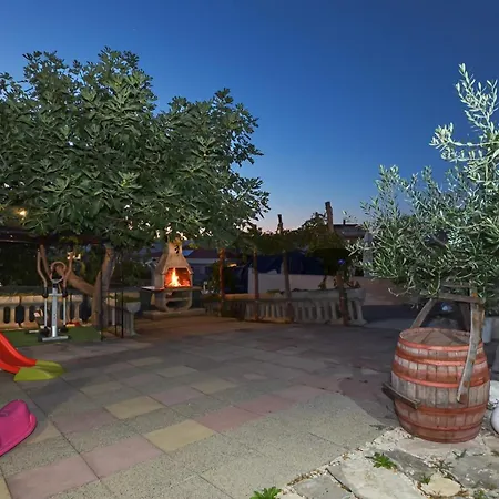 Apartments Santo Trogir - Okrug Gornji Exterior photo