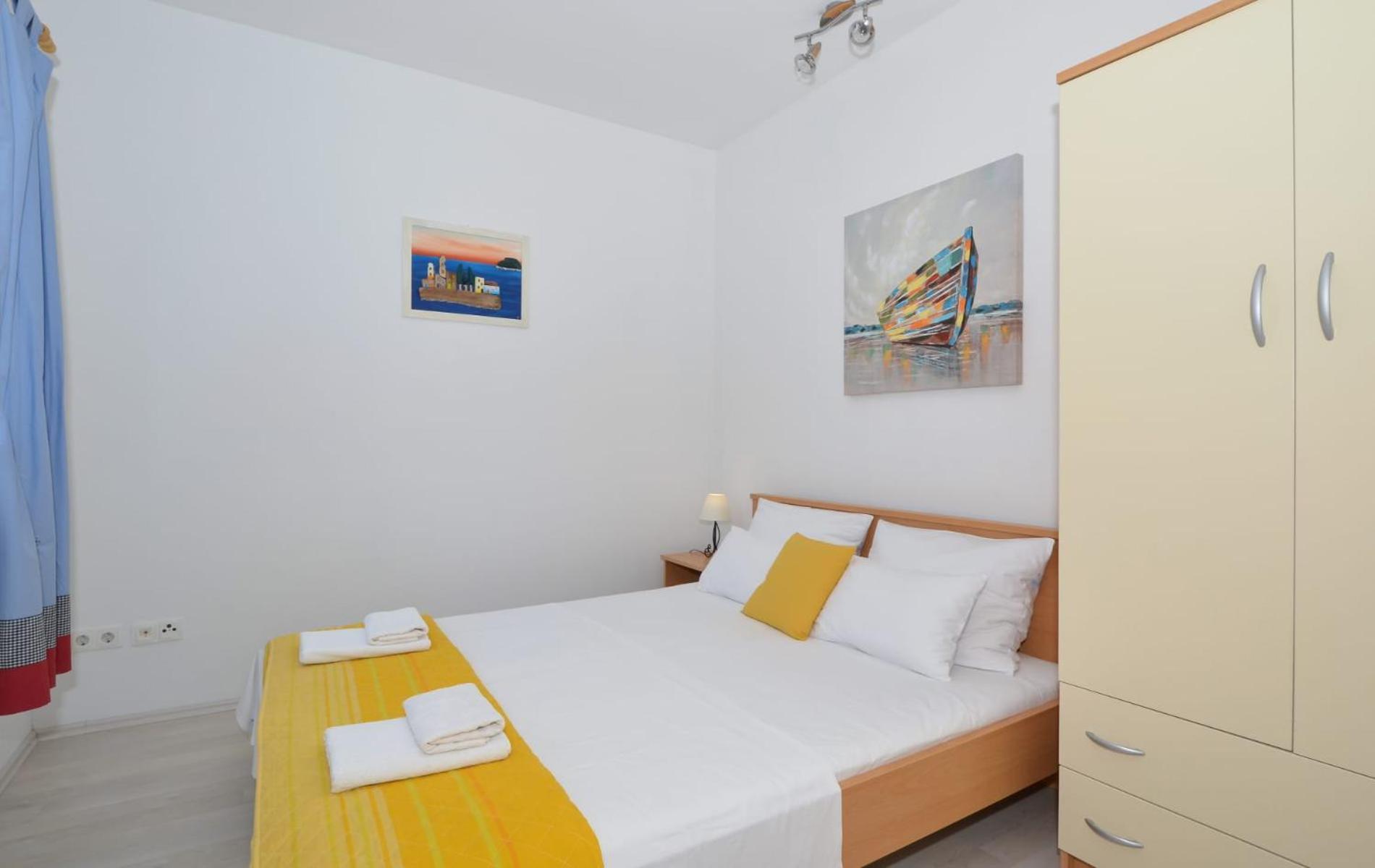 Santo - Okrug Gornji * Trogir
